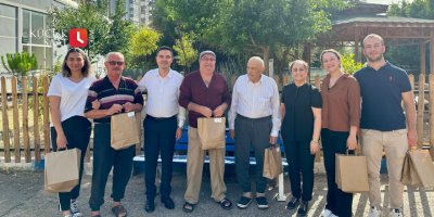 Adana'da Huzurevi sakinlerine babalar günü sürprizi