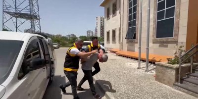 19 yıl hapis cezası olan hırsız kurban pazarında pazarlık yaparken yakalandı