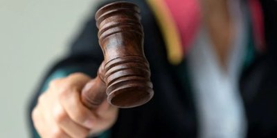 Adana Adliyesinde görevliyken tehdit ve şantaj olaylarına adı karıştığı ifade edilen hakim Gül A.'nın açığa alındığı bildirildi.