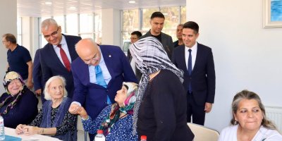 Adana huzurevi’nde çoşkulu bayramlaşma