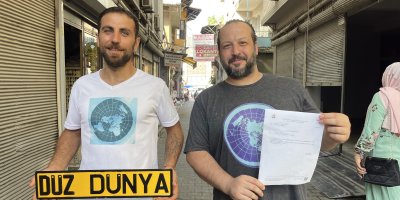 Dünyanın düz olduğunu kanıtlayamadı, sokağa "Düz Dünya" ismi verilmesi için başvurdu