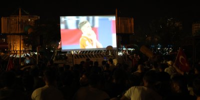 Adana’da kent meydanında milli coşku