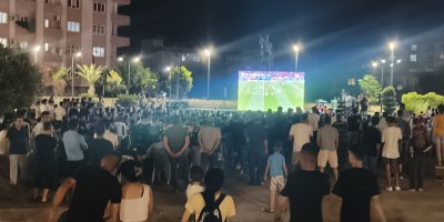 Ceyhan'da Türkiye-Avusturya maçı heyecanı dev ekranda yaşandı