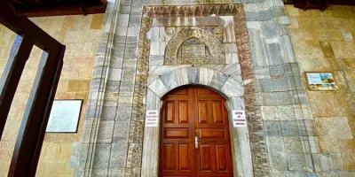 Adana'nın en eski Türk yapısı: Ağca Mescit görkemli mihrabı ile dikkat çekiyor