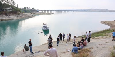 Sıcaklardan bunalıp göle giren genç boğuldu