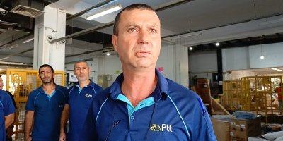 Adana PTT'de taşeron işçiler eylemde: 'Hakkımızı arayınca işten çıkarılmakla tehdit edildik'