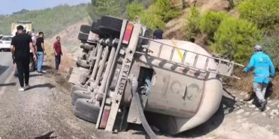 Beton mikseri devrildi, sürücü öldü