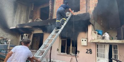 Kadın kocasına kızıp evi ateşe verdi kendi de yandı