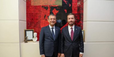 CHP Genel Başkanı Özgür Özel, Ceyhan Belediye Başkanı Kadir Aydar'dan övgüyle bahsetti