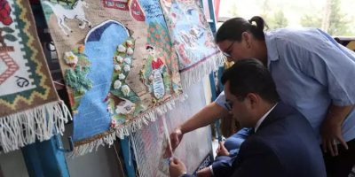 Moldovalı gelin Adana'nın meşhur kilimlerini dünyaya tanıtmaya hazırlanıyor