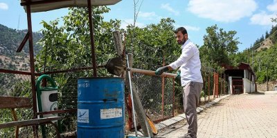 Adana'da görev yapan genç imam mahallesini güzelleştiriyor