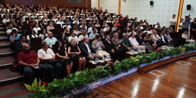 AOSB Başkanı Sütcü: “Uluslararası rekabette zorlanılan bir dönemde yeni pazarlar yeni fırsatlar sunuyor”