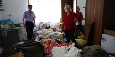 Cezaevindeki albino kardeşlerin evine giren hırsızlar altınları çalıp evi darmadağın etti