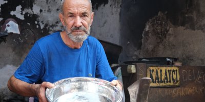 Adana'da kalaycı ailenin 4. kuşak temsilcisi mesleğini severek sürdürüyor