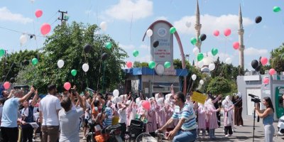 Adana'da çocuklar, Filistin'de ölen akranları için gökyüzüne balon bıraktı