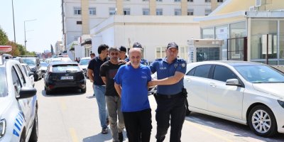 Kimlik soran polise taşla saldıran 5 şüpheli tutuklandı