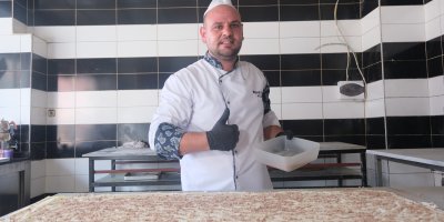 Adanalı et ile tatlıyı buluşturdu, ortaya farklı bir lezzet çıktı