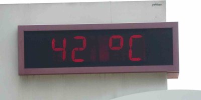 Adana’da sıcaklık çocukları oyunlarından etti