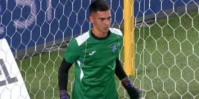 Türkiye Demirspor’un 15 yaşındaki kalecisini konuşuyor.