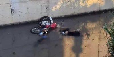 2 arkadaş, devrilen motosiklet ile sulama kanalında ölü bulundu