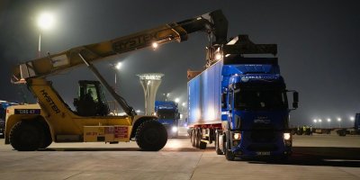 87 yıllık havalimanı 4 saatte taşındı