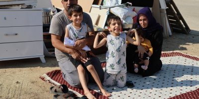 Önce kocası boşadı sonra ev sahibi sokağa attı, 2'si engelli 4 çocuğuyla perişan oldu