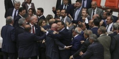 Bugün de utandık: Adanalı milletvekili Ahmet Şık’a TBMM kürsüsünde saldırı