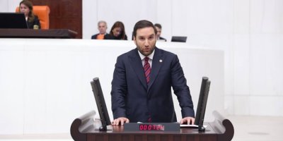 İyi Parti'den istifa eden Adana Milletvekili Bilal Bilici CHP'ye katıldı.