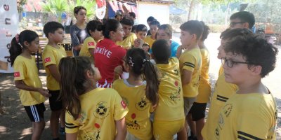 40 çocuğun tablet mutluluğu yürekleri ısıttı