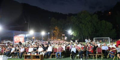 Adana'da açık hava sinemasında "Aybüke, Öğretmen Oldum Ben" filmi gösterildi