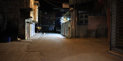 Adana’da motosikletli şüpheliler sokak ortasında bir kişiyi silahla öldürüp kaçtı