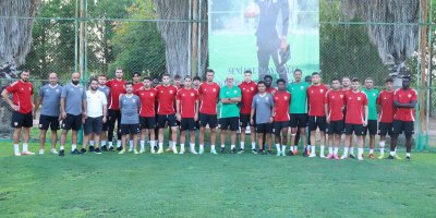 Adanaspor'da antrenman öncesi Sol Bamba anısına saygı duruşu yapıldı