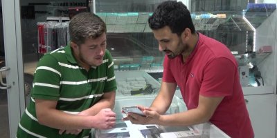 372 gün su altında kalan telefonu buldu, tamir edip sahibine teslim etti