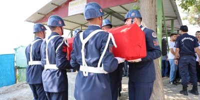 Adana’da yıllık izin için geldiği memleketinde ölen uzman çavuş toprağa verildi