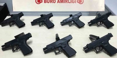 Şüphe üzerine durdurulan araçta 7 ruhsatsız silah çıktı