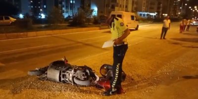 Kozan’da otomobil motosiklete çarptı: 1 yaralı