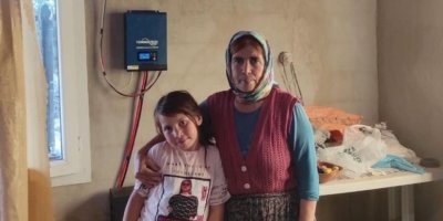 Elektriği olmayan Elif teyzenin yardımına belediye başkanı koştu