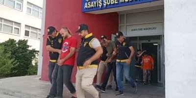 Adana'da birçok farklı suçtan aranan 1'i kadın 3 hükümlü yakalandı