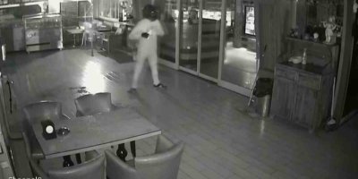 Adana’da 10 milyon dolar haraç vermeyince petrol istasyonu ve kafesi böyle kundaklandı