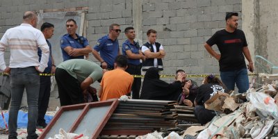 Kule vinçteki demir kova işçilerin üzerine düştü: 2 ölü