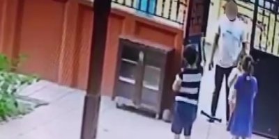 Çocuklara para veren şahıs aileleri korkuttu