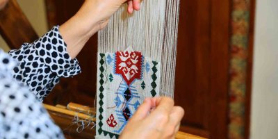 Adana Olgunlaşma Enstitüsü Dokuma Atölyesi’nde unutulmaya yüz tutmuş dokuma kültürü canlandırılıyor