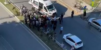 Otomobilin çarptığı kadın hayatını kaybetti: Kaza anları saniye saniye görüntülendi