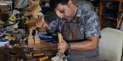 34 yıldır ahşap onun elinde sanata dönüşüyor