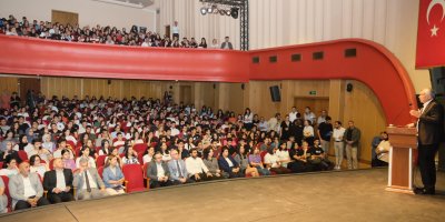 Sınava girecek öğrencilere motivasyon toplantısı