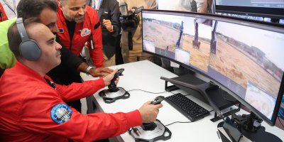 Bakan Kacır, 5G teknolojisi ile 800 kilometre uzaklıktaki ekskavatörü kumanda etti