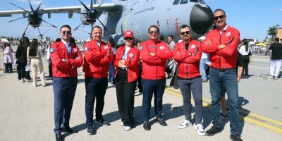 Teknofest Adana'da Bayraktar'a süpriz kutlama