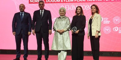 Emine Erdoğan’dan İl Sağlık’a plaket
