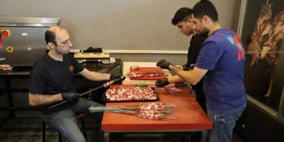 "Adana leke tutmaz" diyerek 'taklit-tağşiş' ürün kullanan esnafa sitem ettiler!