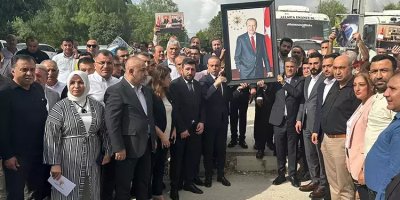 AK Parti İl Başkanı Ozan Gülaçtı'ndan Yuregir belediyesine portre tepkisi